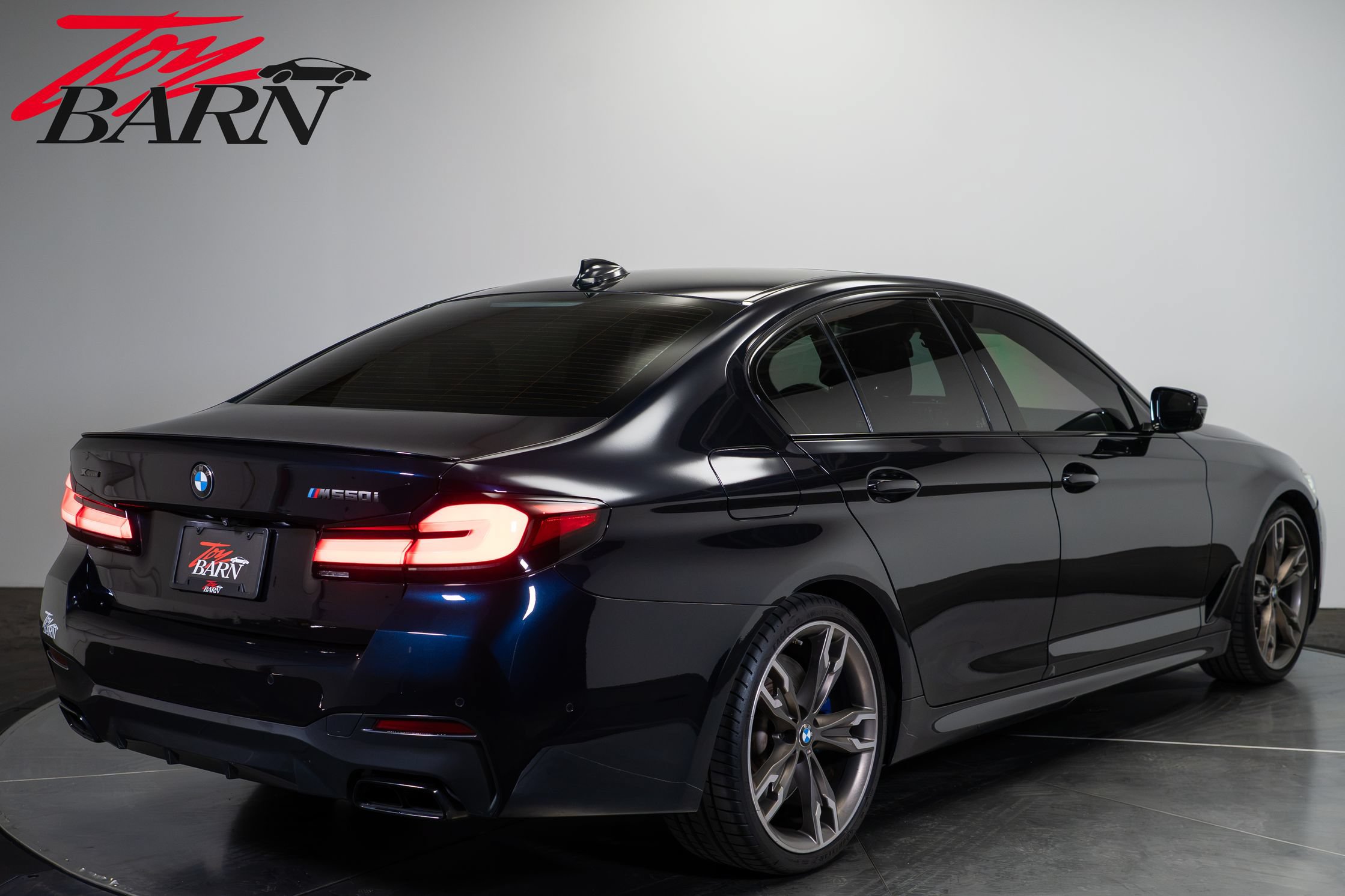 Used 2021 BMW M550i xDrive w/ Executive Package AWD/4WD image 5