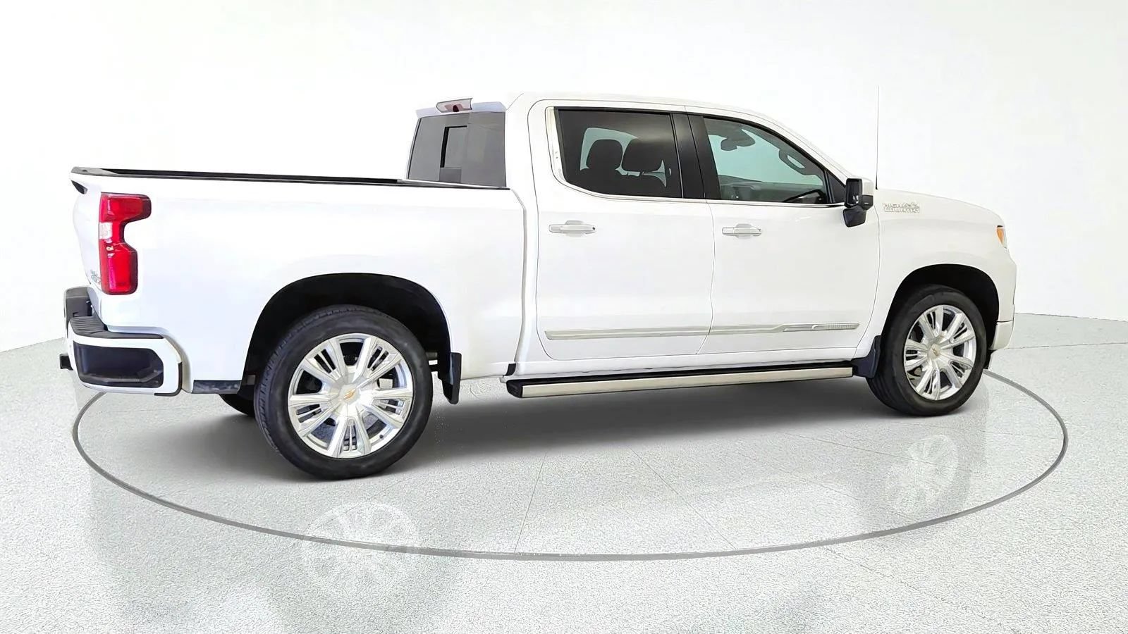 Used 2023 Chevrolet Silverado 1500 High Country w/ High Country Premium Package AWD/4WD image 9
