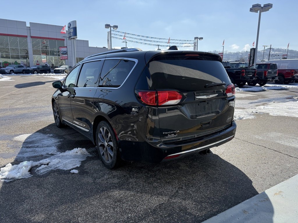 Used 2017 Chrysler Pacifica Limited image 5