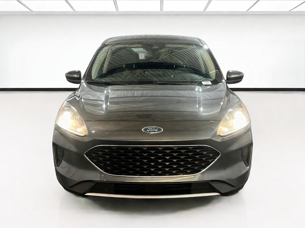 Used 2020 Ford Escape SE FWD image 2