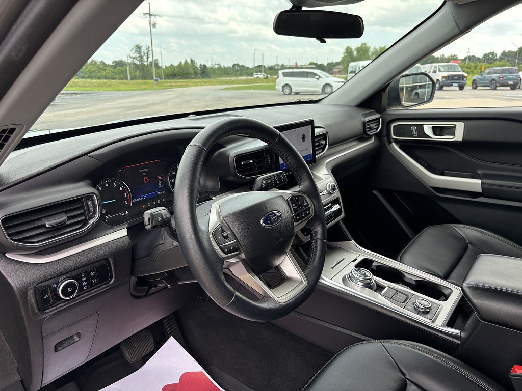 Used 2023 Ford Explorer XLT w/ Equipment Group 202A AWD/4WD image 10