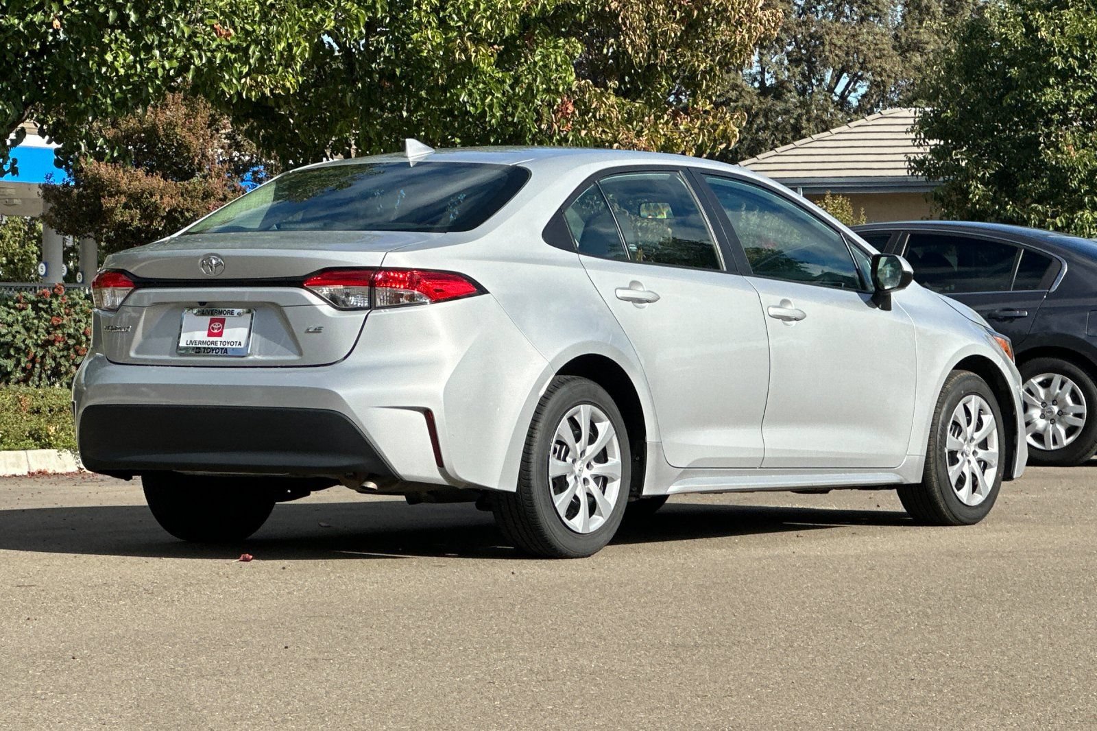 Used 2024 Toyota Corolla LE FWD image 4