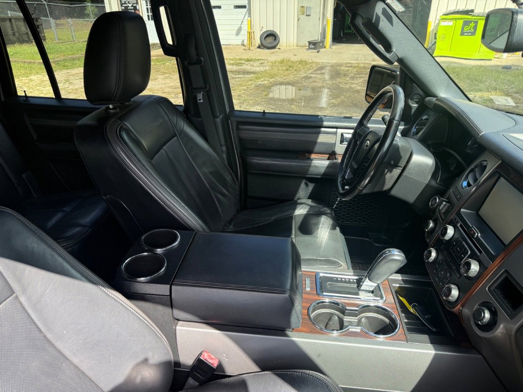 Used 2015 Ford Expedition EL Platinum image 3