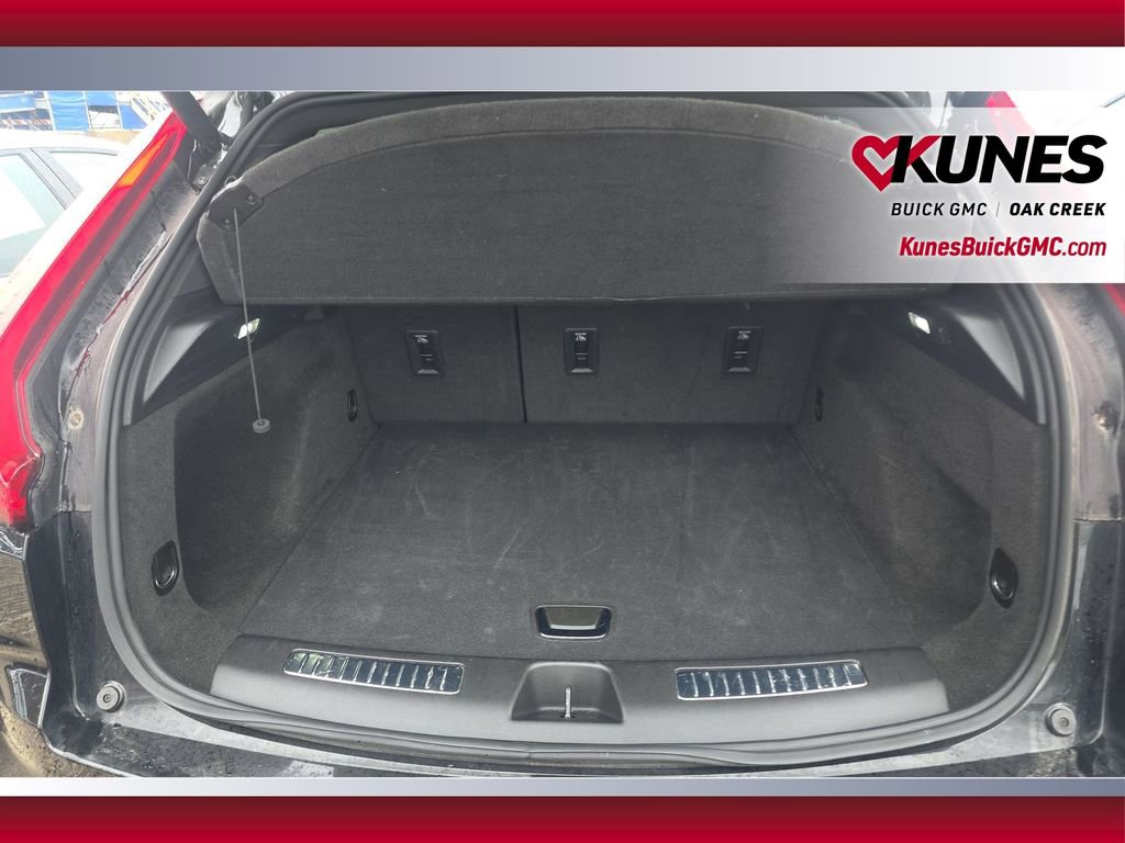 Used 2025 Cadillac XT4 Premium Luxury image 24