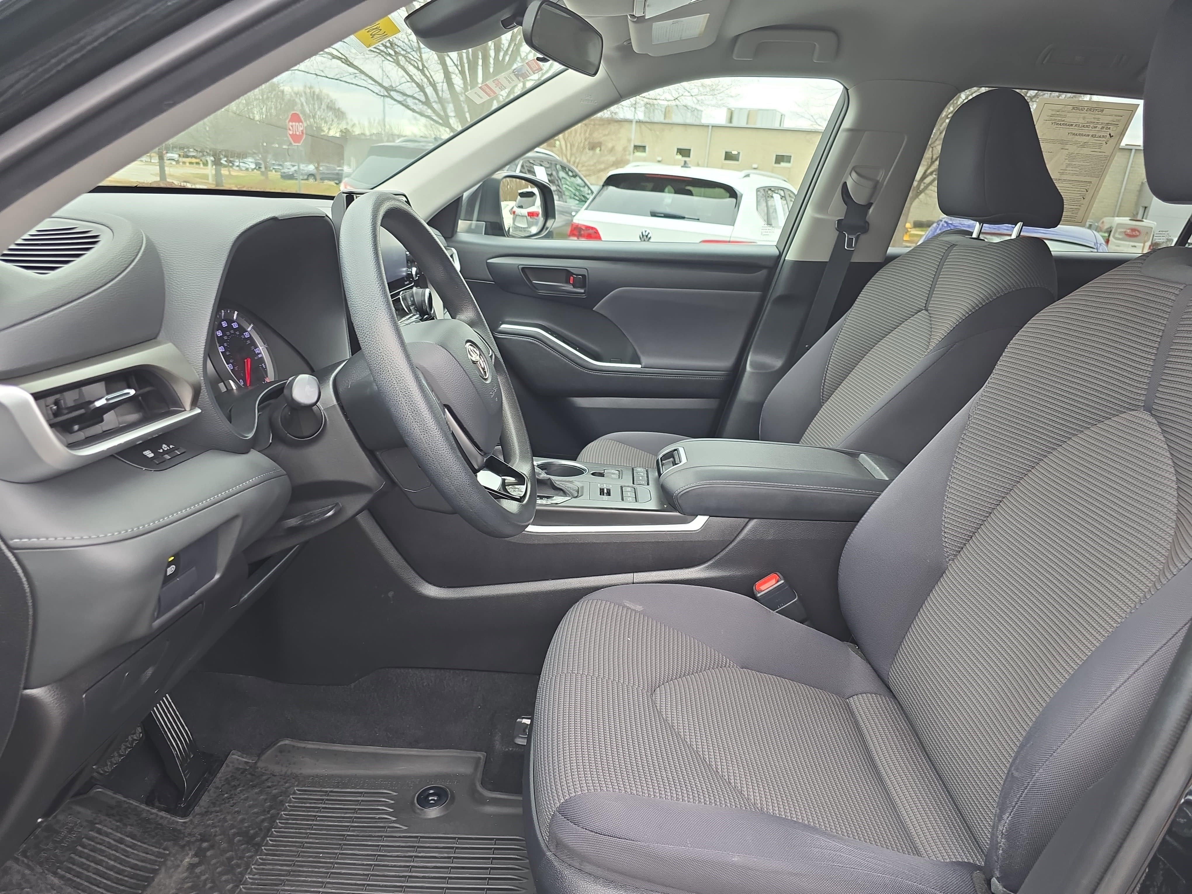 Used 2021 Toyota Highlander L image 14