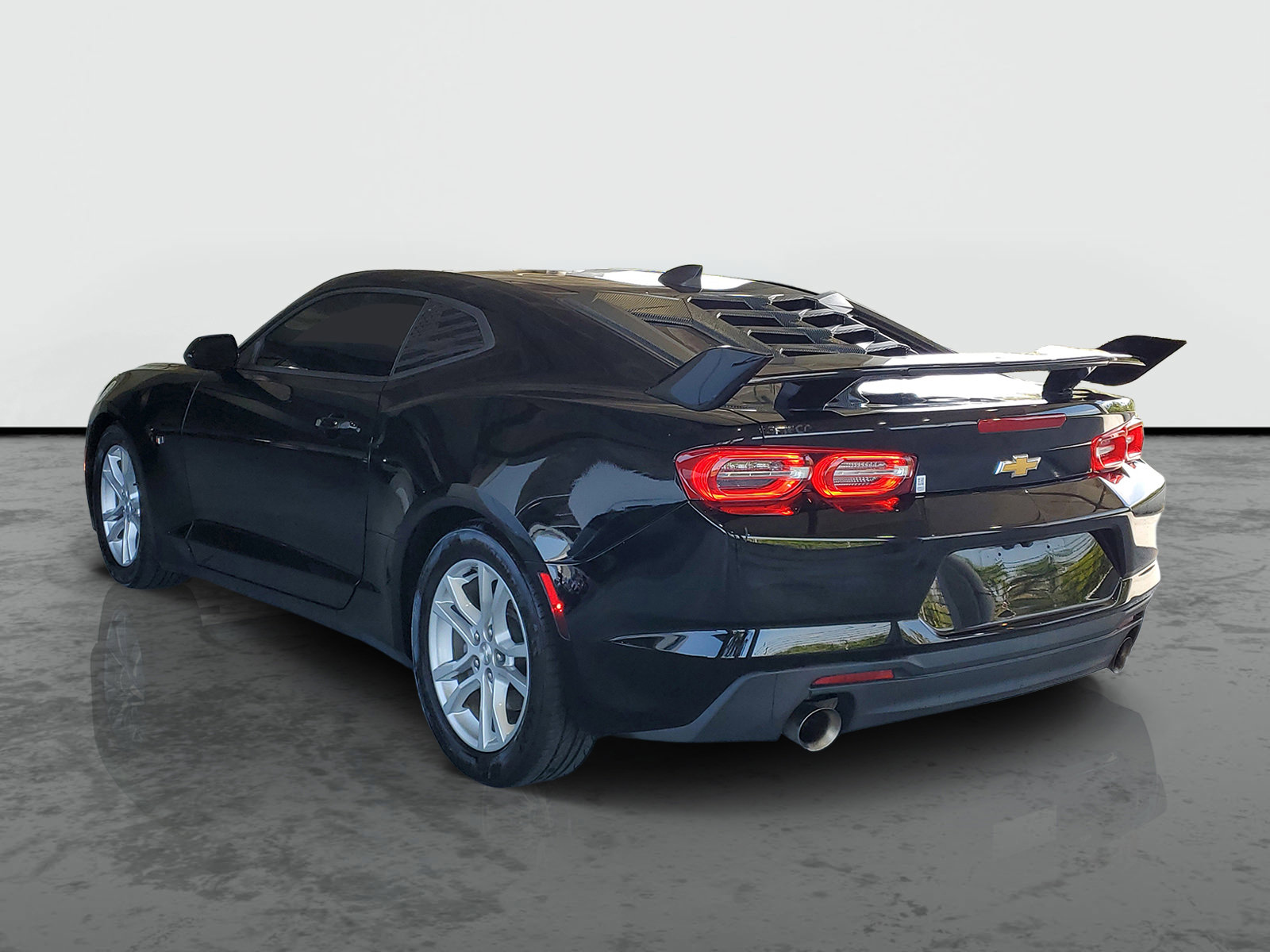 Used 2022 Chevrolet Camaro LS RWD image 2