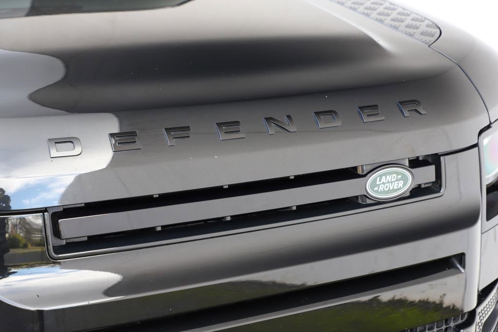 Used 2024 Land Rover Defender 110 V8 AWD/4WD image 39