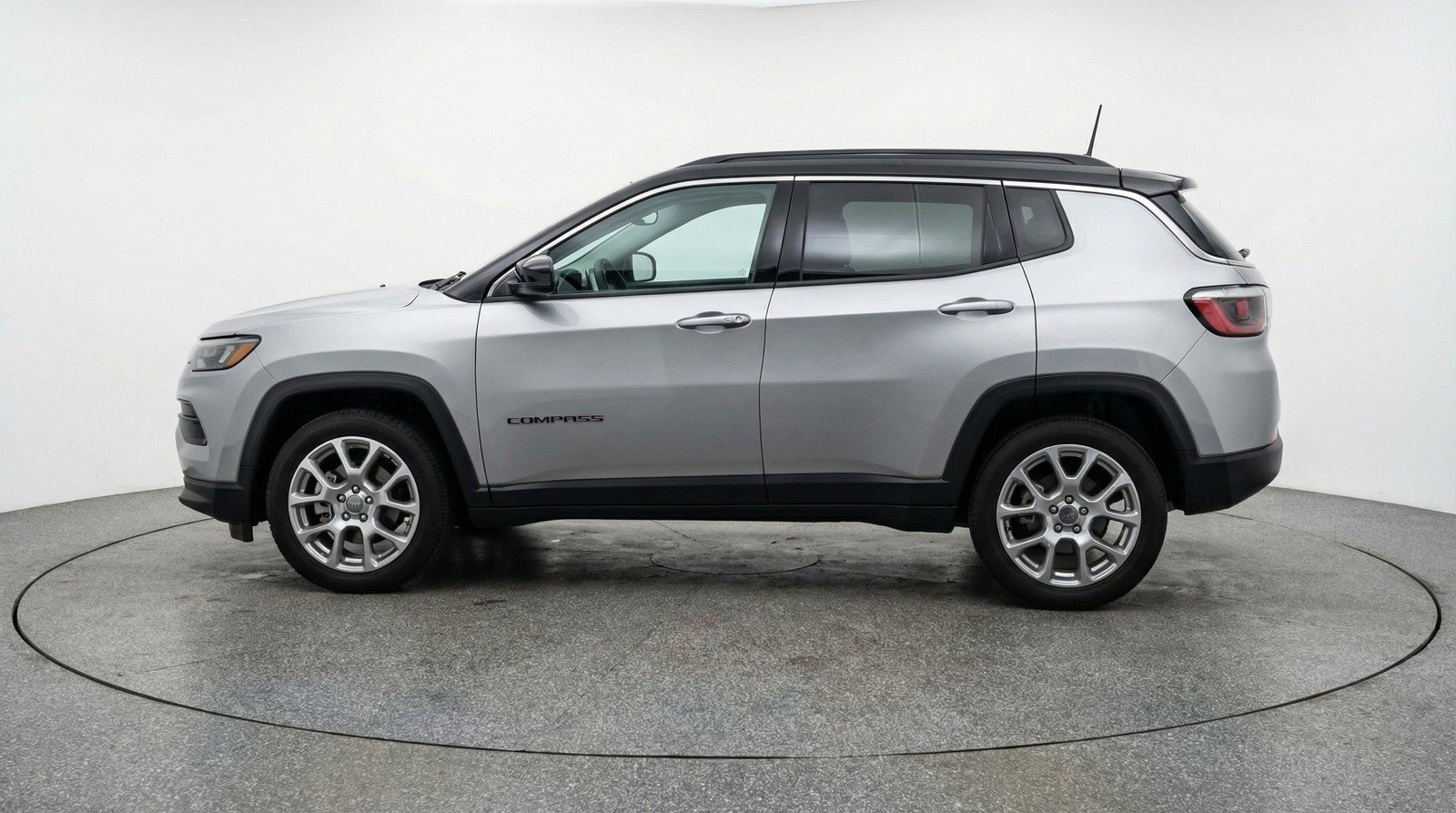 Used 2025 Jeep Compass Limited AWD/4WD image 5