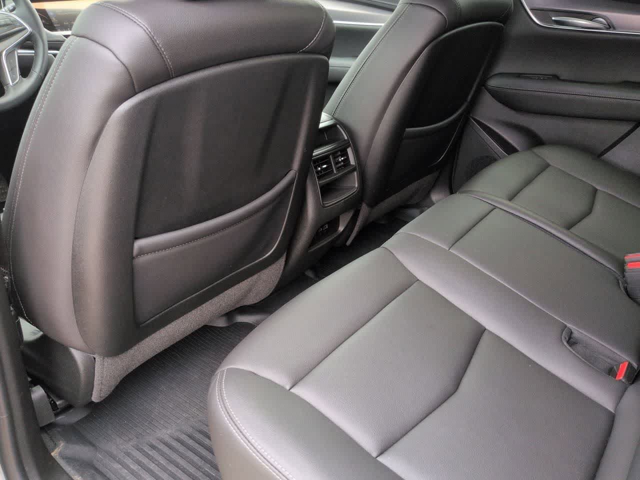 Used 2025 Cadillac XT5 Luxury w/ LPO, Floor Liner Package AWD/4WD image 18