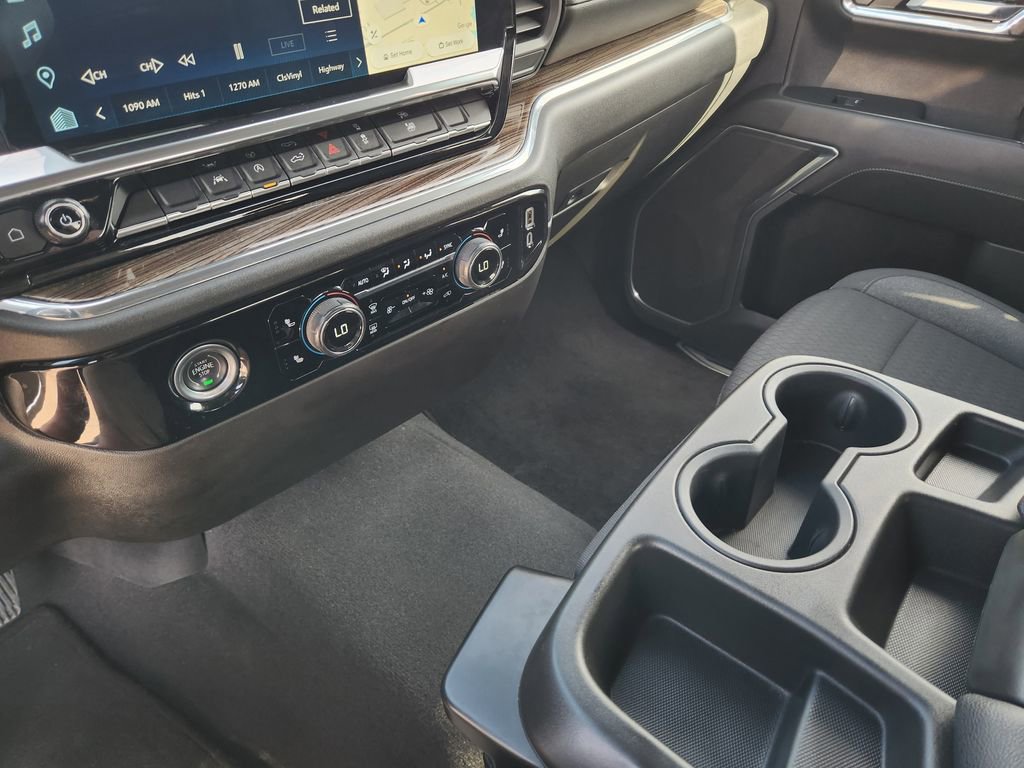 Used 2024 Chevrolet Silverado 1500 LT image 25