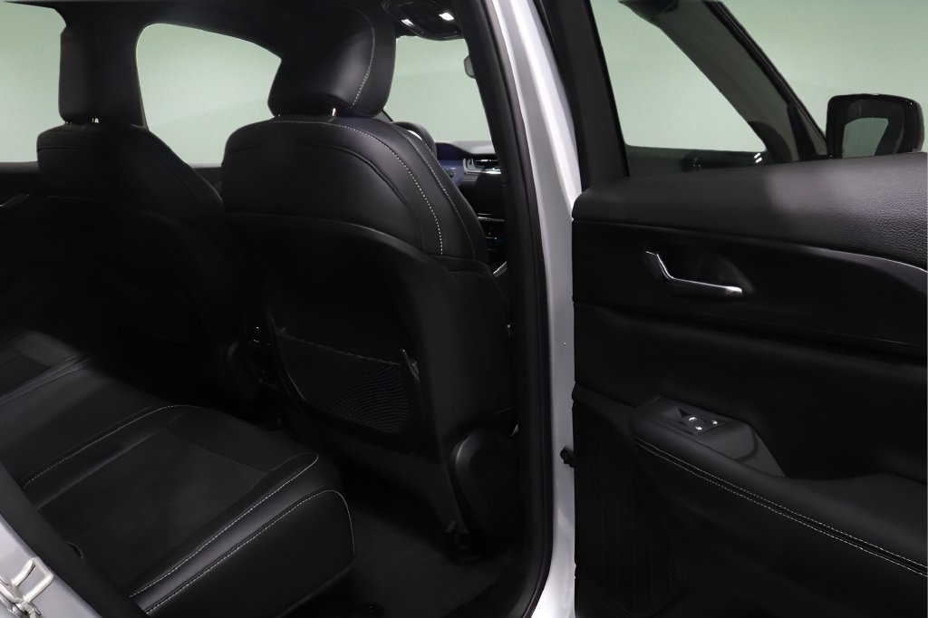 Certified 2024 Jeep Grand Cherokee Altitude AWD/4WD image 18