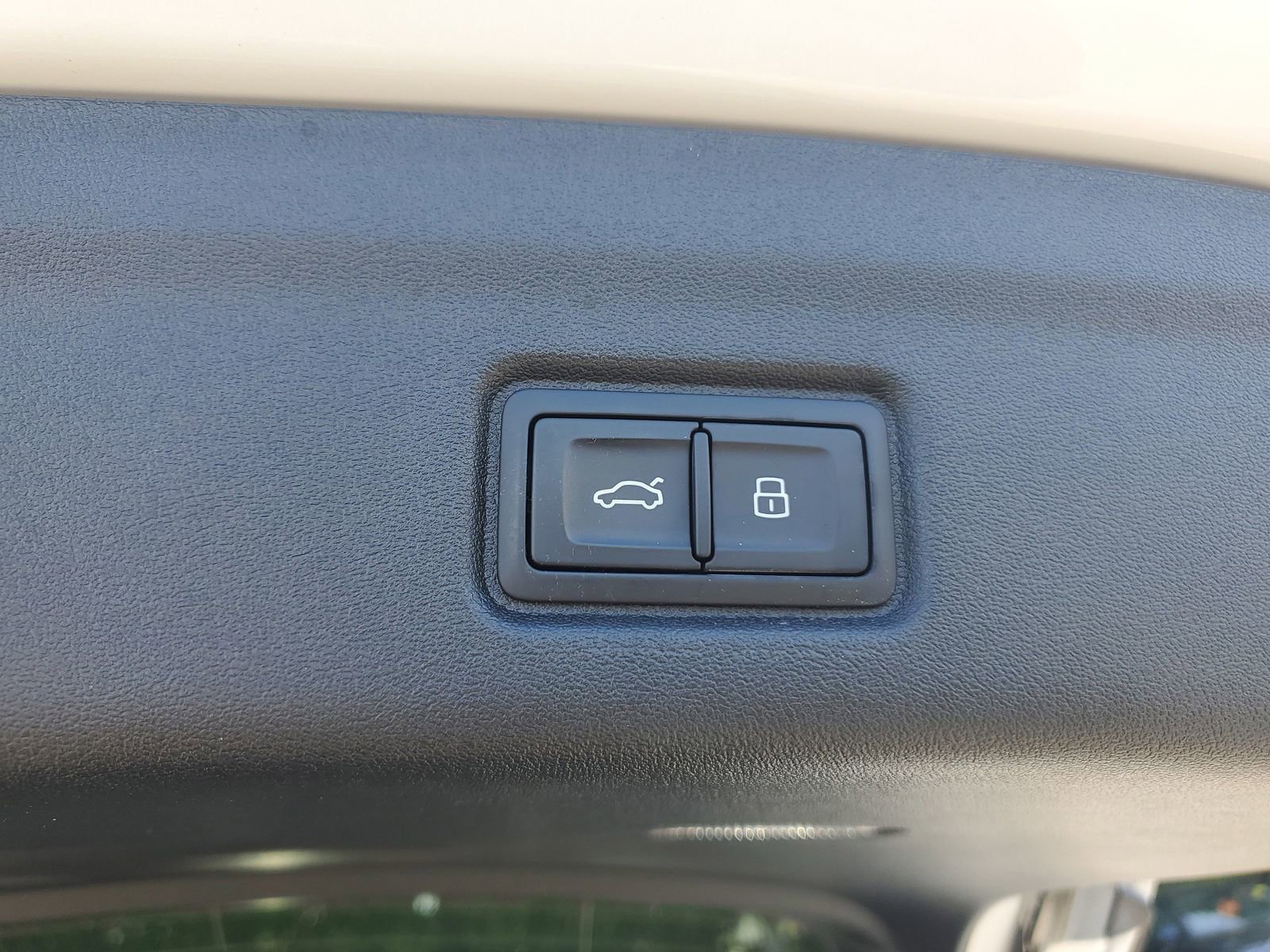 Used 2025 Audi Q6 e-tron Premium Plus w/ Premium Plus RWD image 9