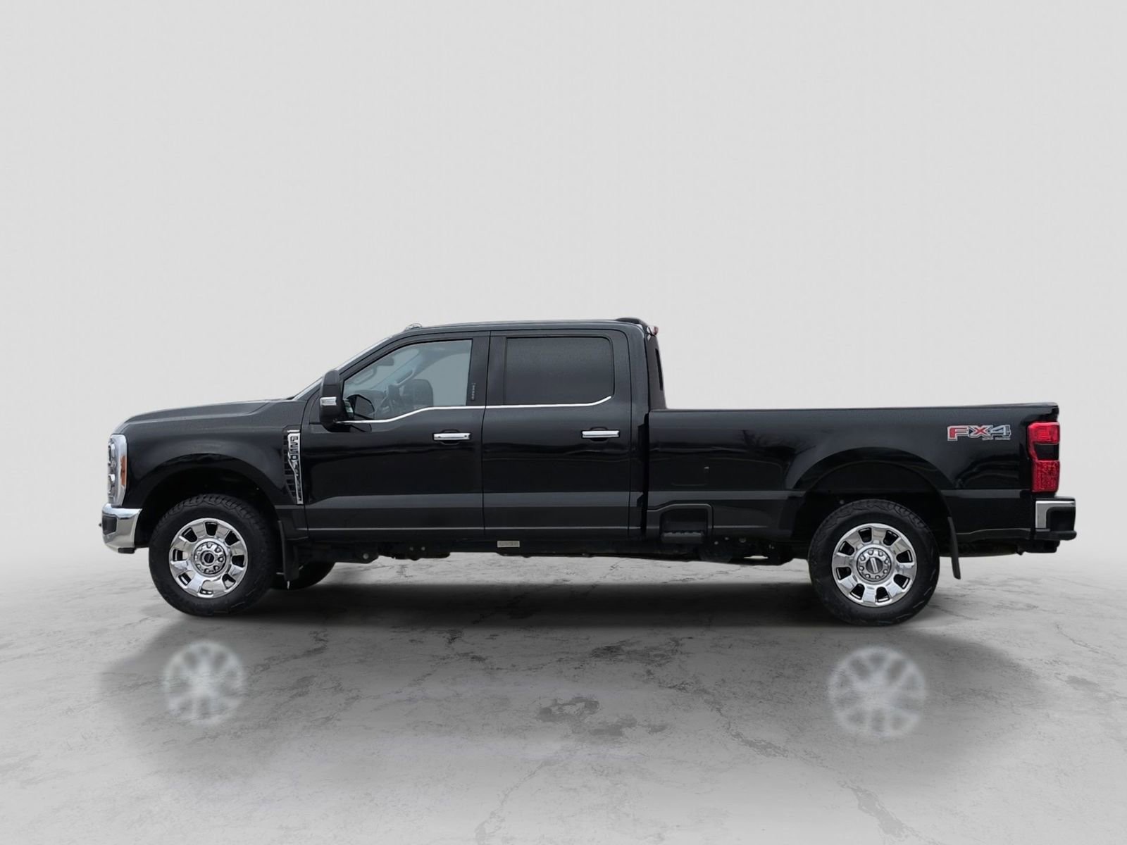 Used 2023 Ford F250 Lariat w/ Lariat Ultimate Package image 3