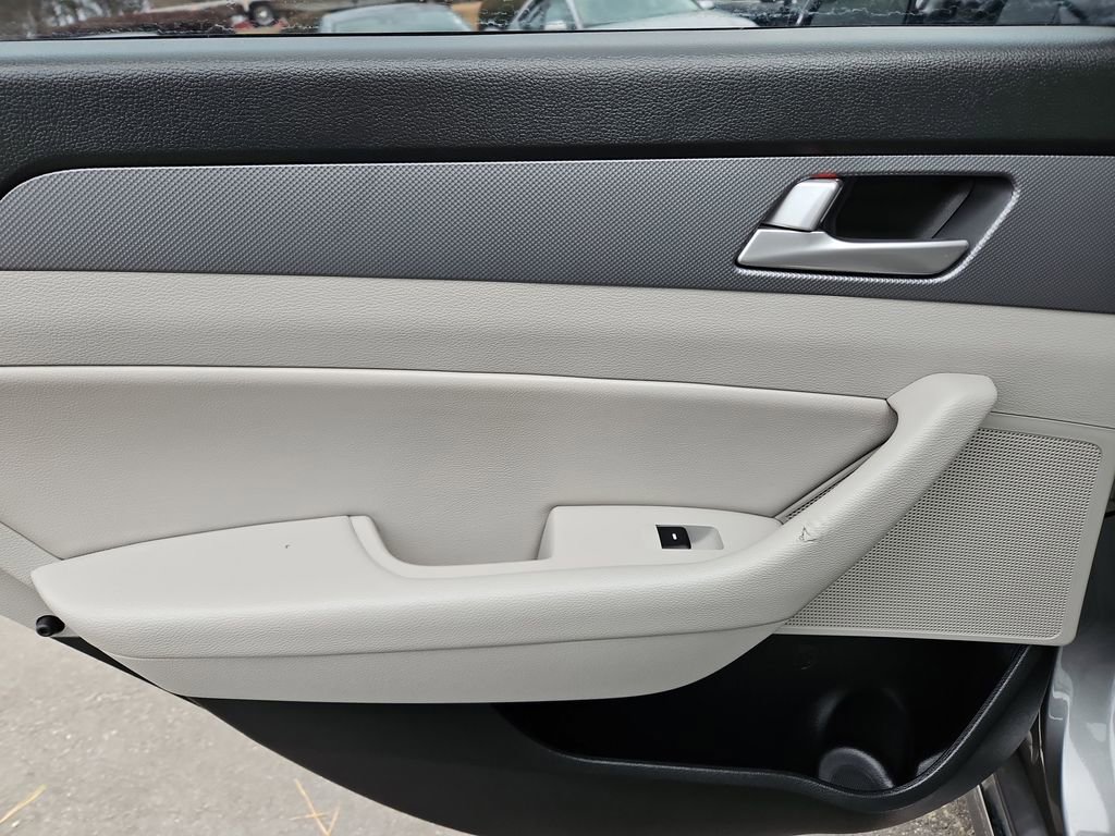 Used 2017 Hyundai Sonata SE image 25