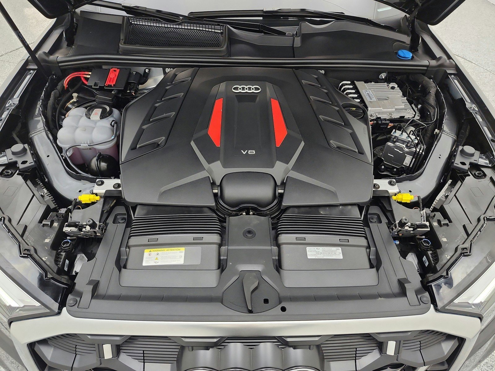 Used 2025 Audi SQ7 Premium Plus w/ S Sport Package AWD/4WD image 16
