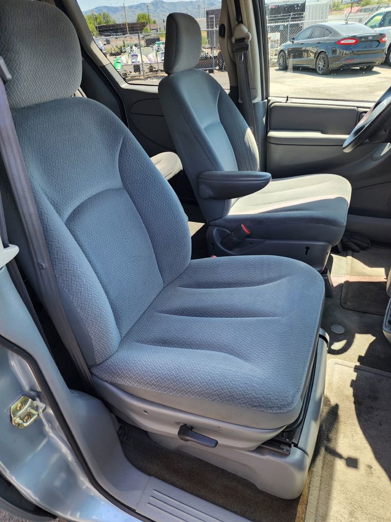 Used 2005 Chrysler Town & Country LX w/ Popular Equipment Group II image 6