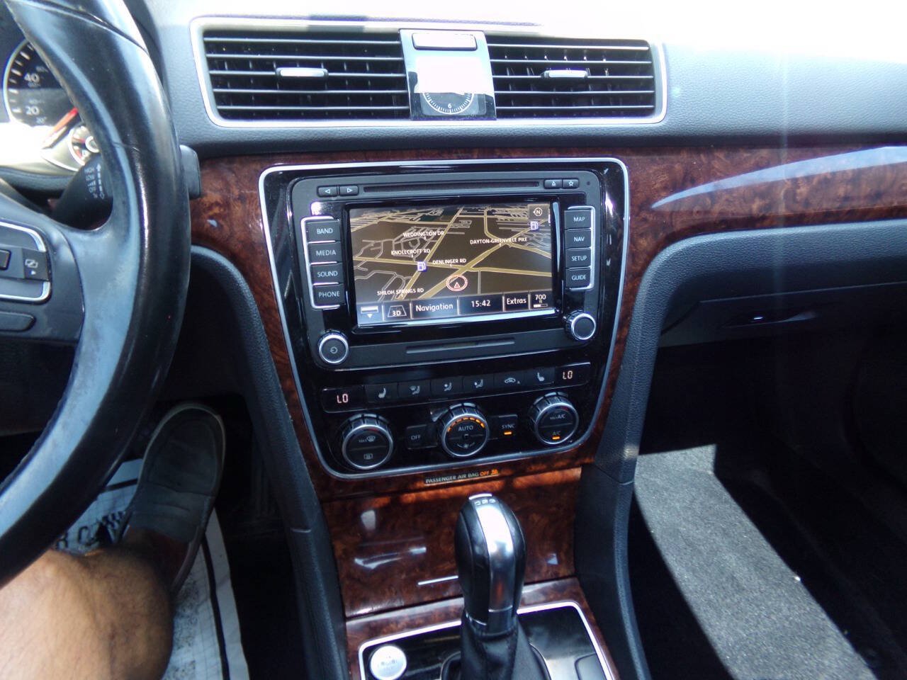 Used 2013 Volkswagen Passat TDI SEL Premium FWD image 54