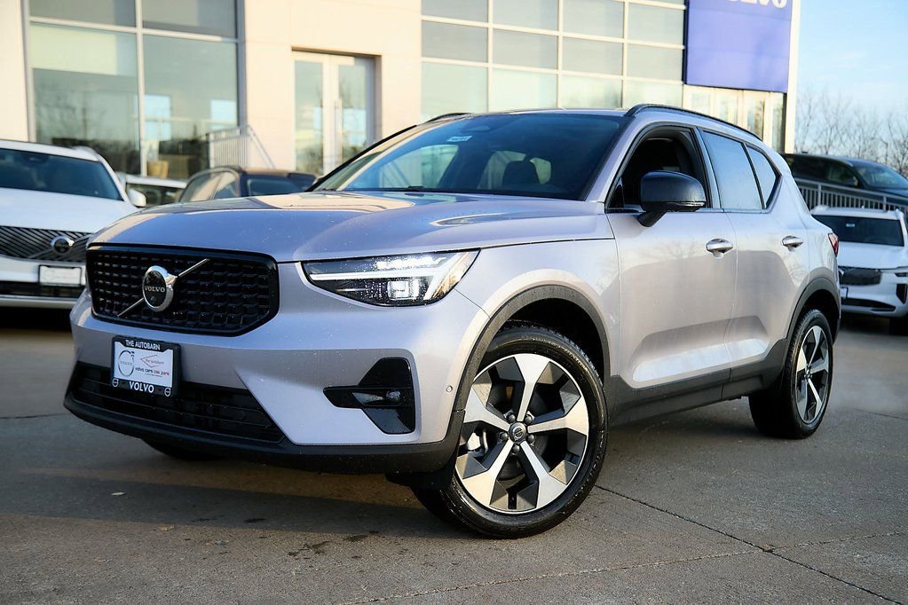New 2026 Volvo XC40 B5 Plus w/ Protection Package Premier image 2