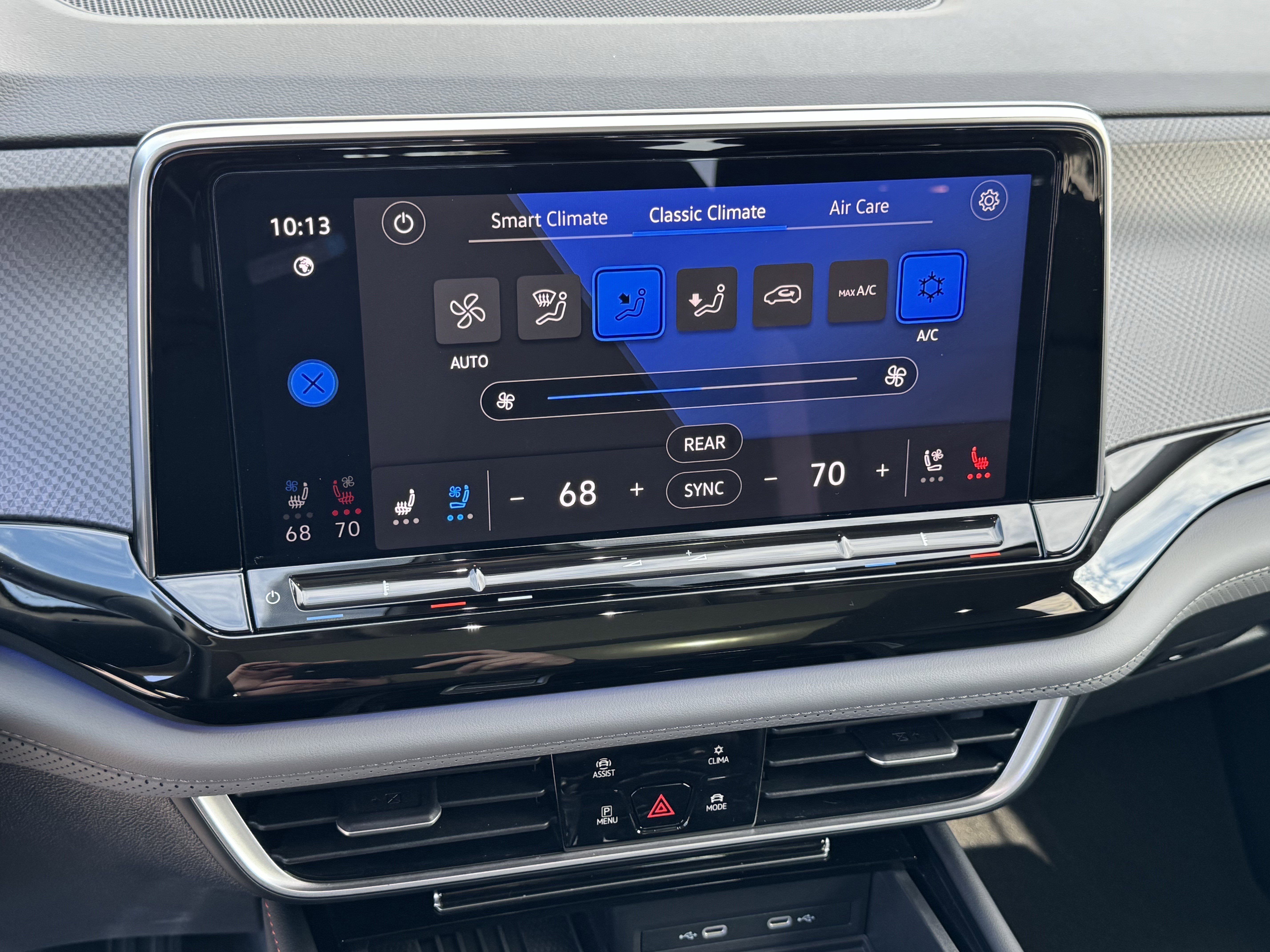 Certified 2025 Volkswagen Atlas Peak Edition SE image 27