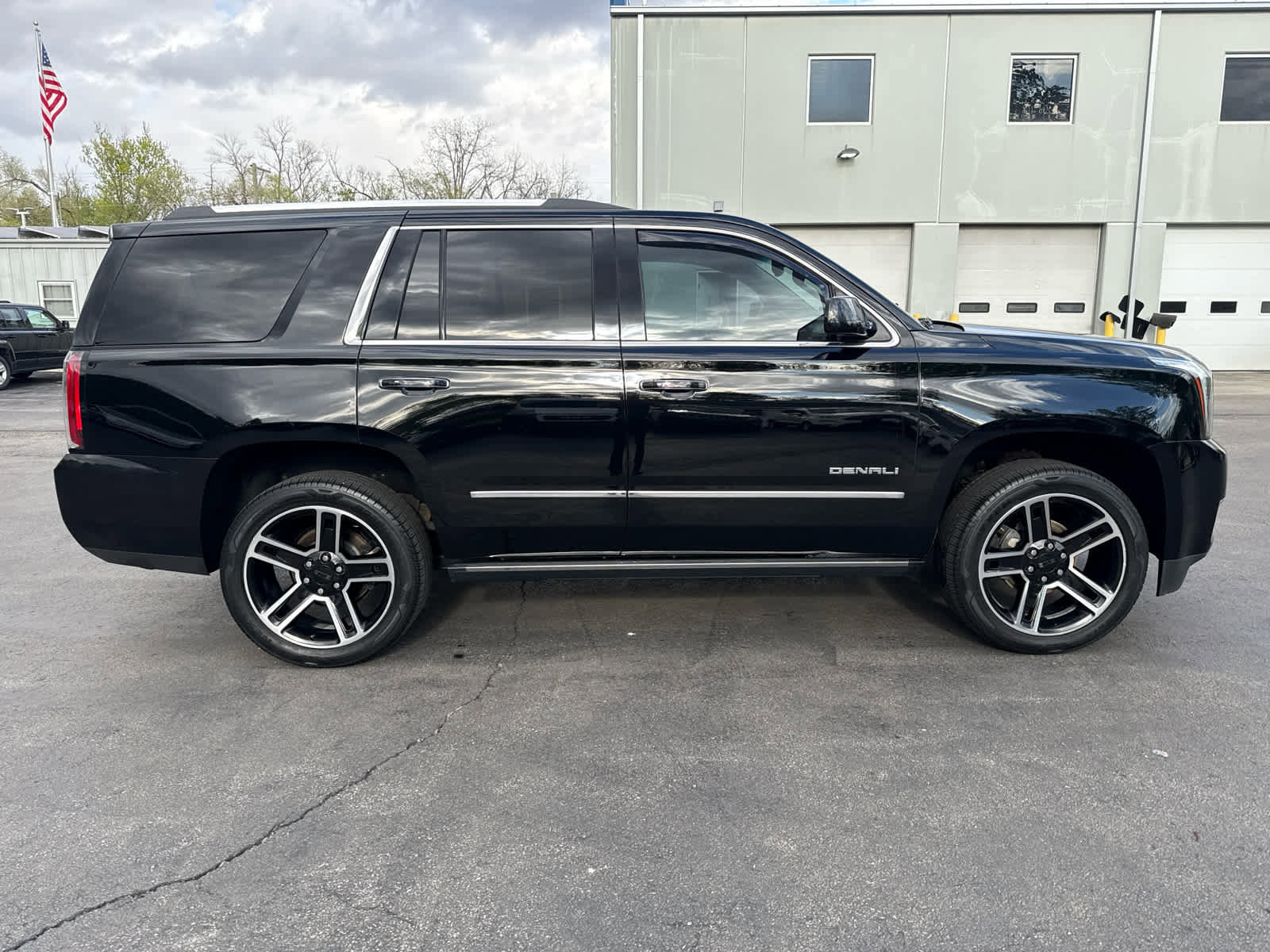 Used 2016 GMC Yukon Denali w/ Open Road Package AWD/4WD image 2