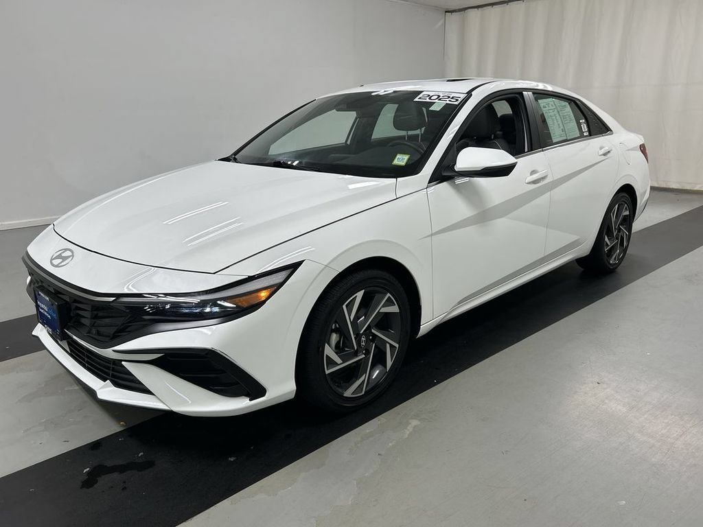Used 2025 Hyundai Elantra Limited FWD image 5