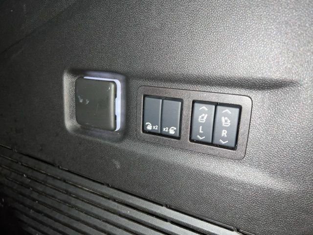 Used 2025 GMC Yukon XL AT4 Ultimate image 63