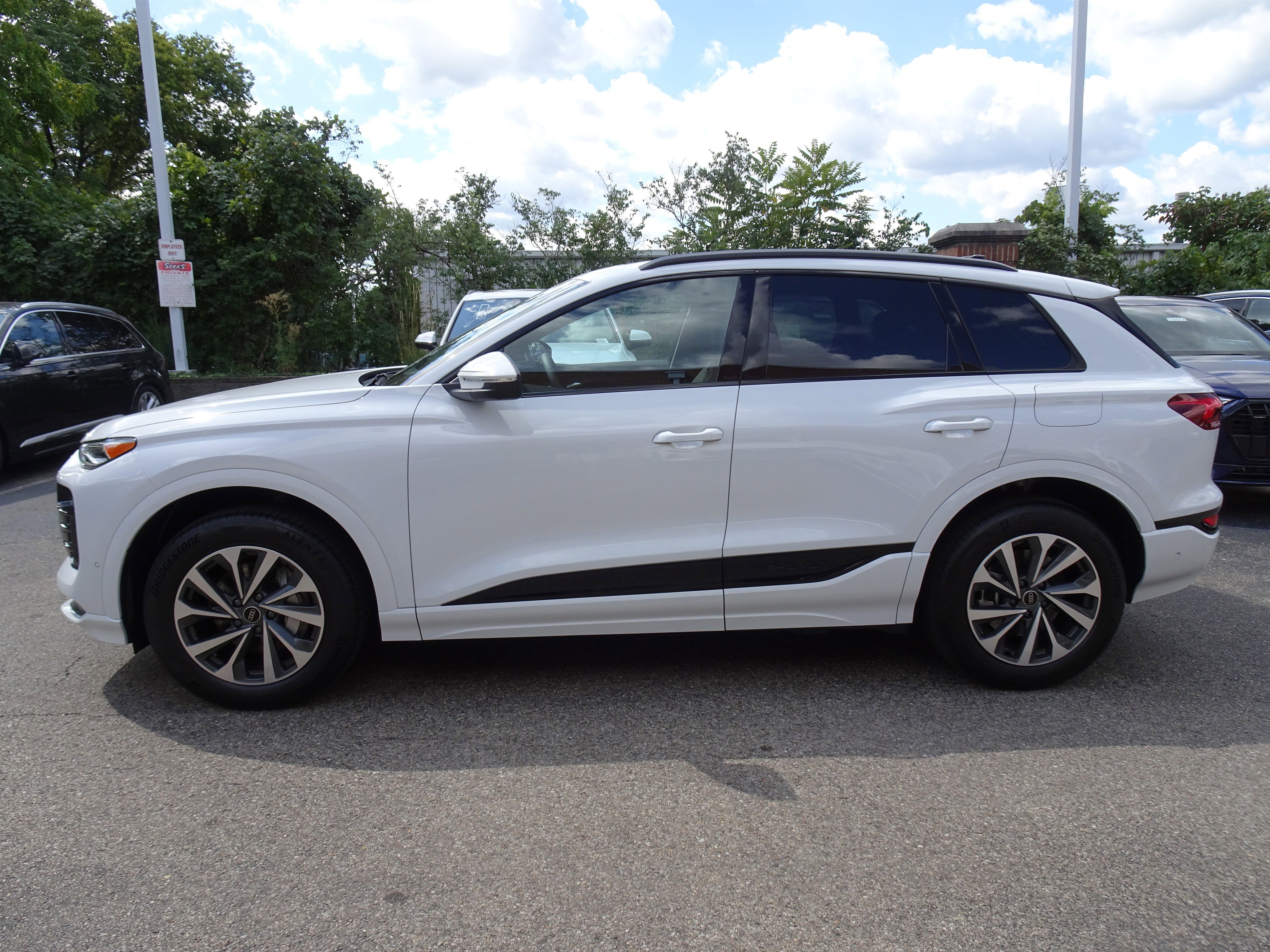 New 2025 Audi Q6 e-tron Premium image 2