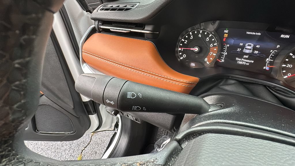 Used 2025 Jeep Compass Limited AWD/4WD image 17