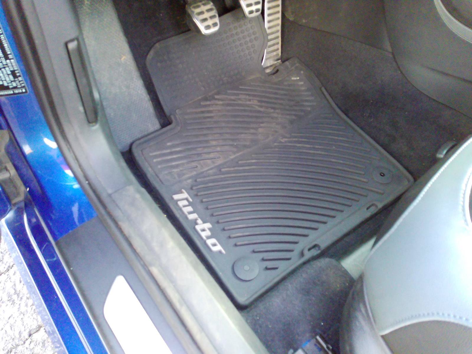 Used 2013 Volkswagen Beetle 2.0T FWD image 7