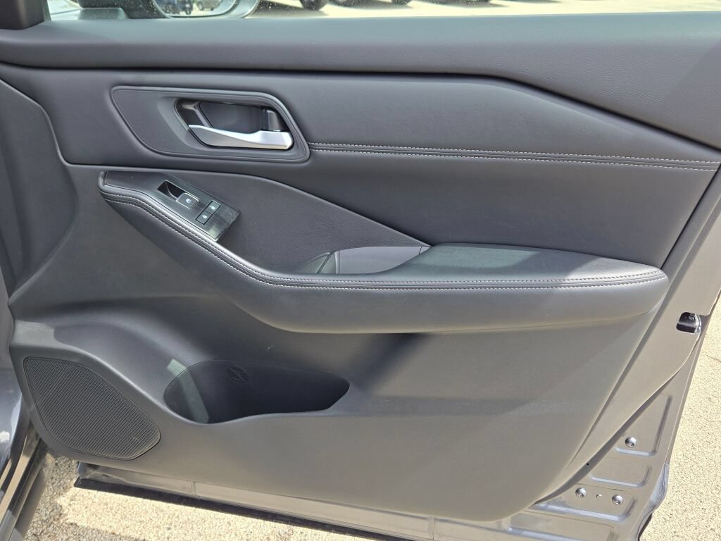 Used 2026 Nissan Rogue SL AWD/4WD image 7