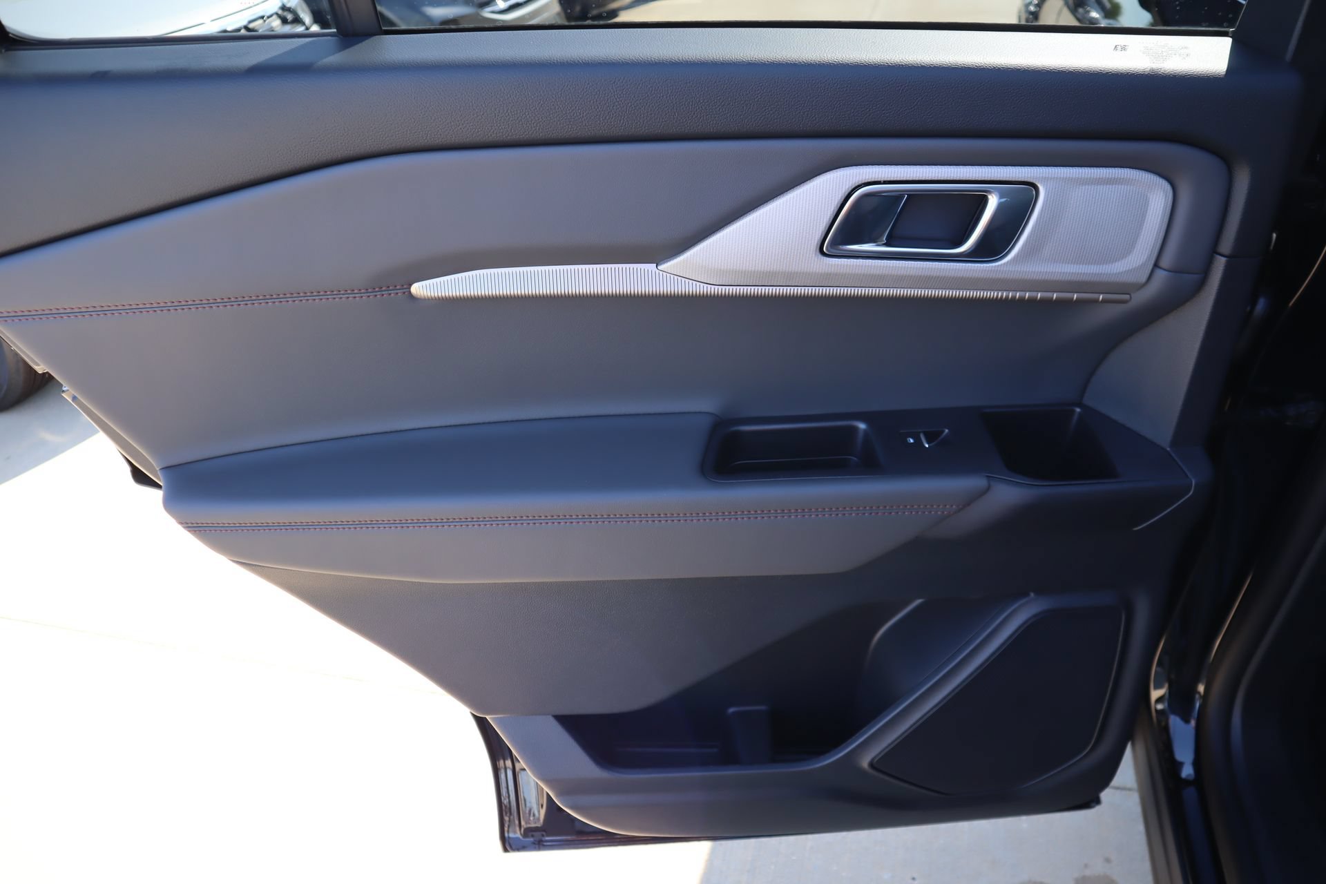 New 2026 Ford Explorer Active RWD image 19