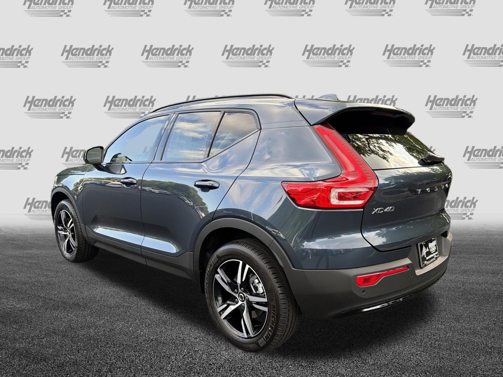 New 2026 Volvo XC40 B4 Core w/ Climate Package FWD image 7