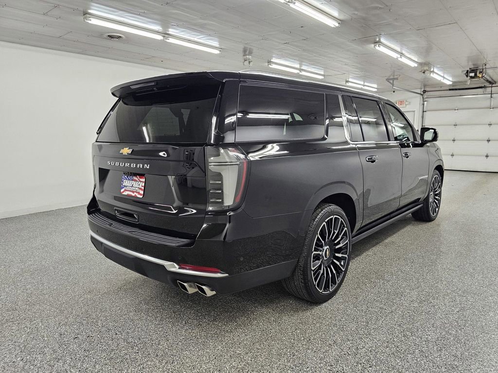 Used 2025 Chevrolet Suburban High Country AWD/4WD image 4