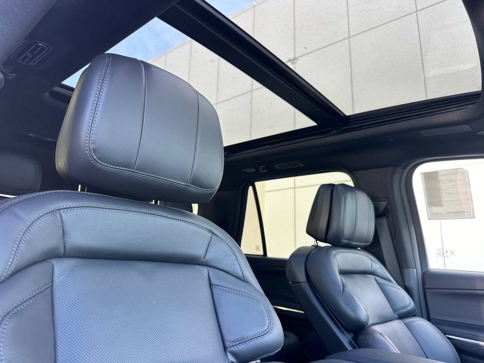 New 2026 Lincoln Navigator L Reserve w/ Jet Appearance Package AWD/4WD image 17