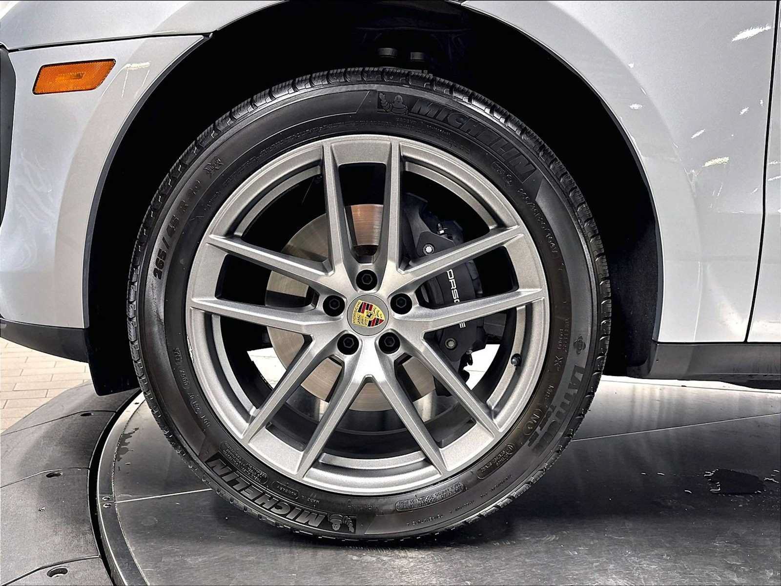 Used 2026 Porsche Macan AWD/4WD image 13