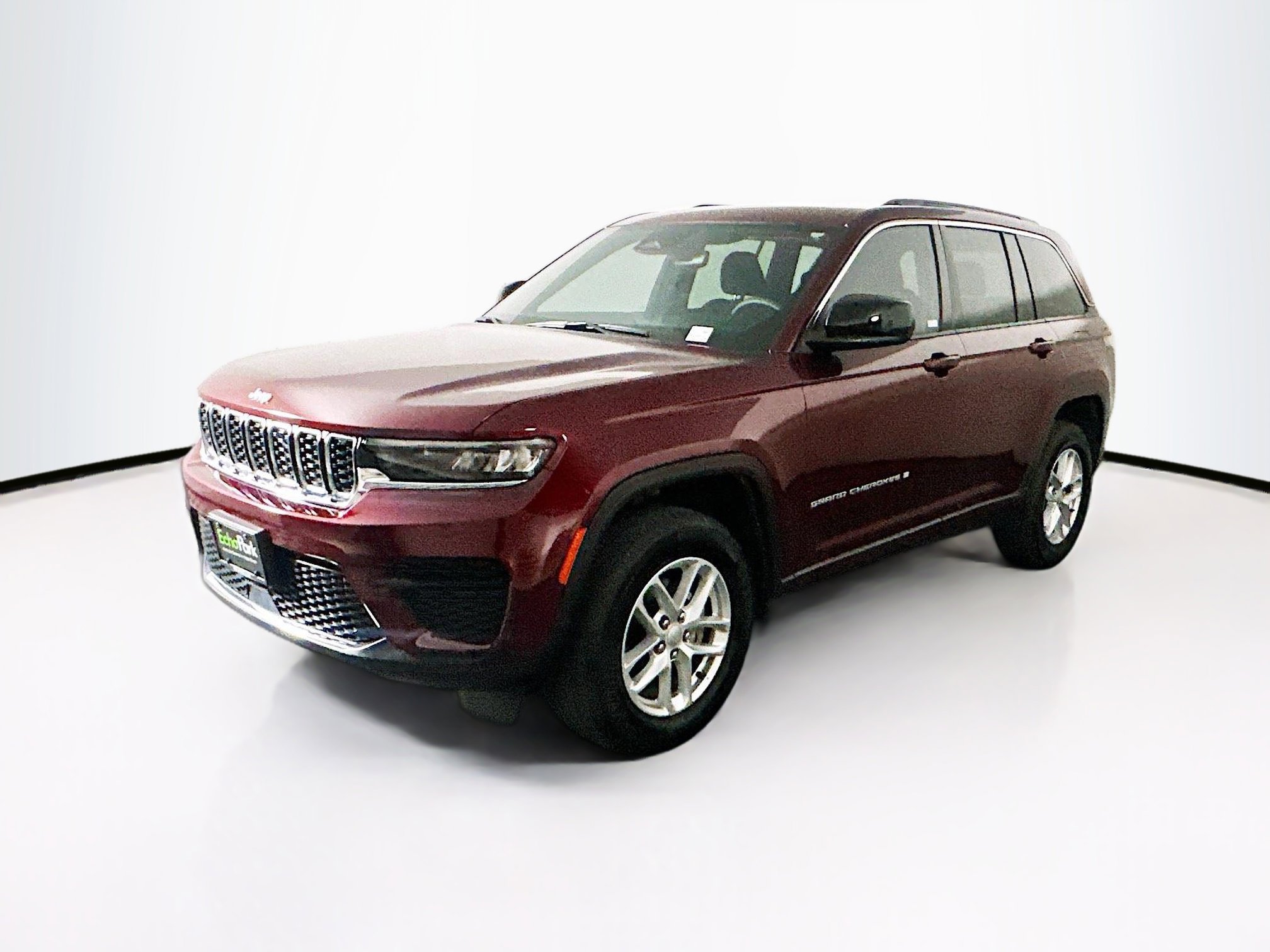 Used 2024 Jeep Grand Cherokee Laredo X image 3