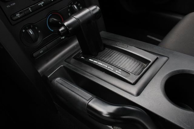 Used 2008 Ford Mustang Deluxe image 17