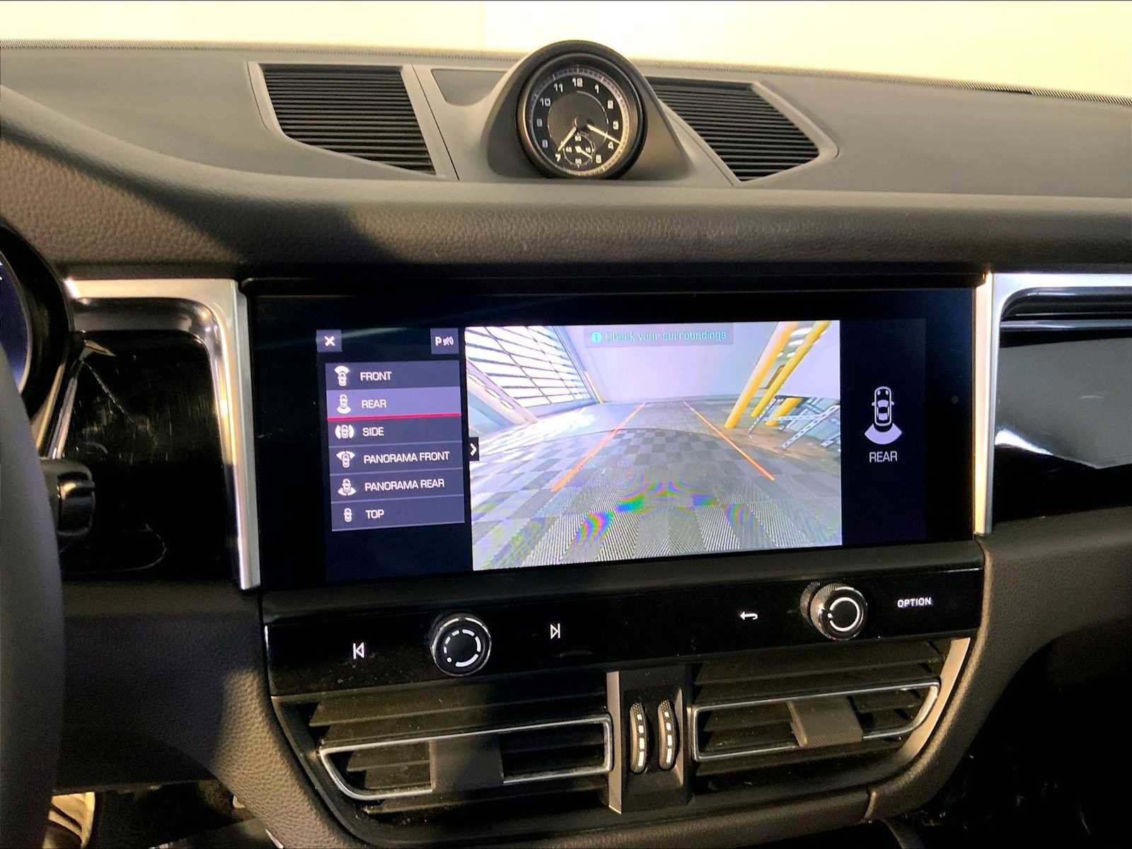 Certified 2023 Porsche Macan AWD/4WD image 31