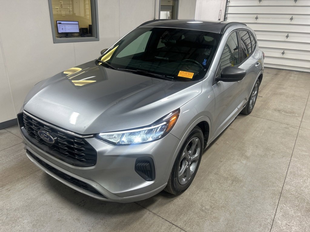 Used 2024 Ford Escape ST-Line w/ Cold Weather Package image 2