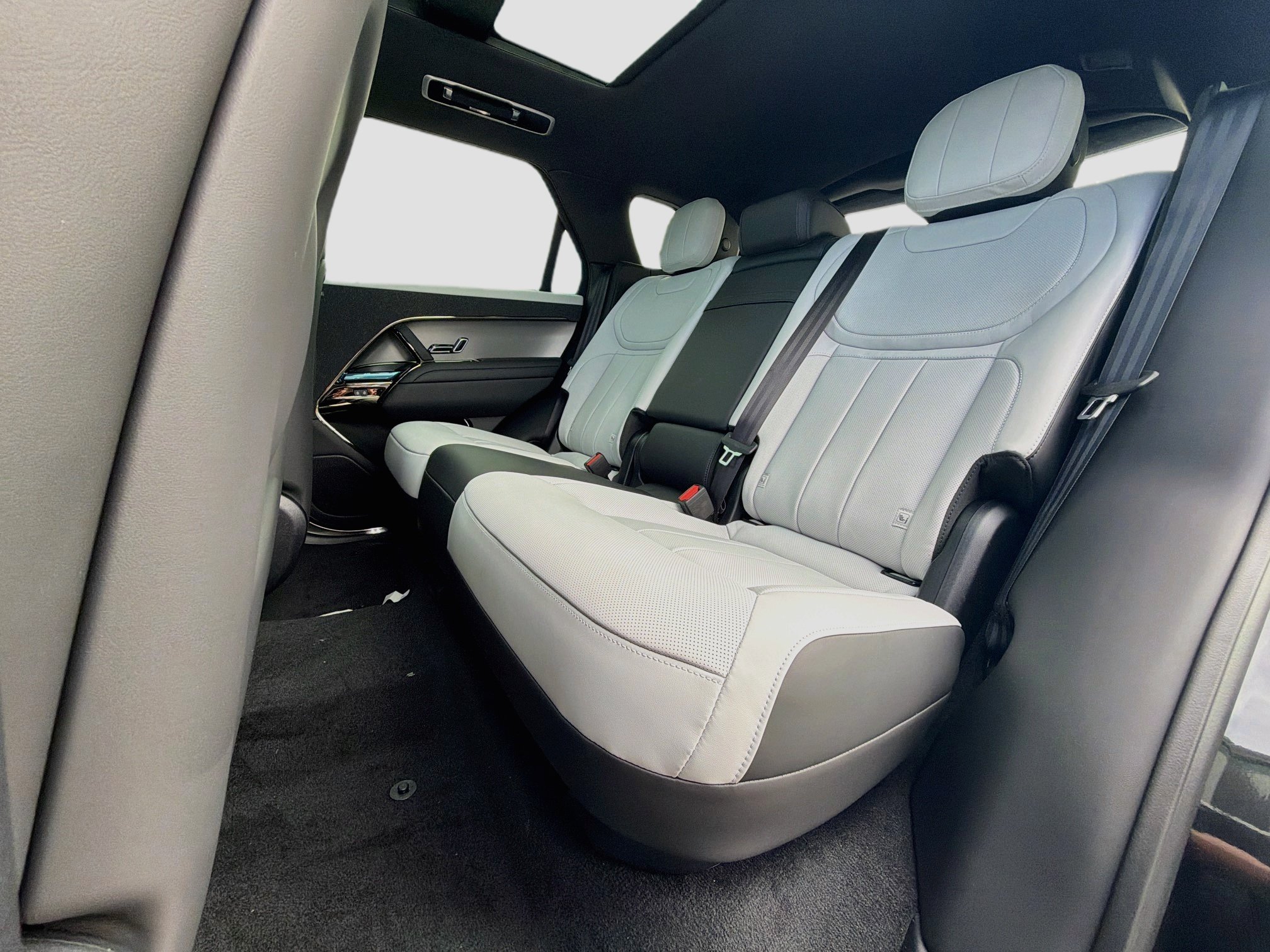 New 2027 Land Rover Range Rover Sport Dynamic SE AWD/4WD image 22