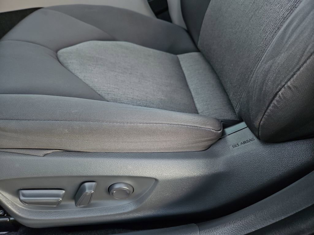 Used 2018 Toyota Camry LE image 20