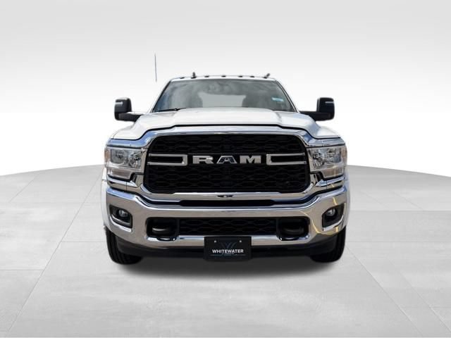 Used 2024 RAM 5500 Tradesman w/ Chrome Appearance Group AWD/4WD image 26