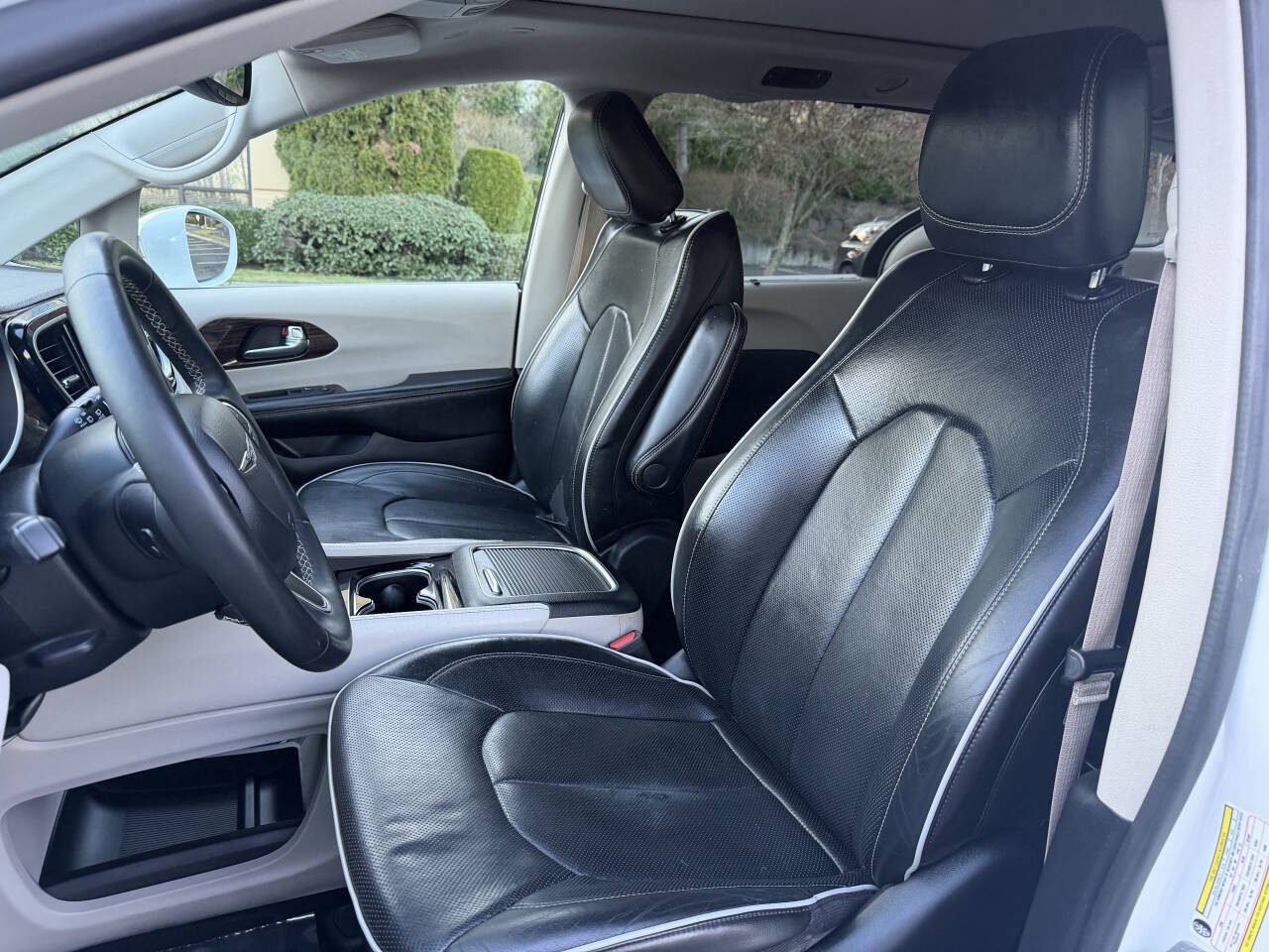 Used 2022 Chrysler Pacifica Limited FWD image 12