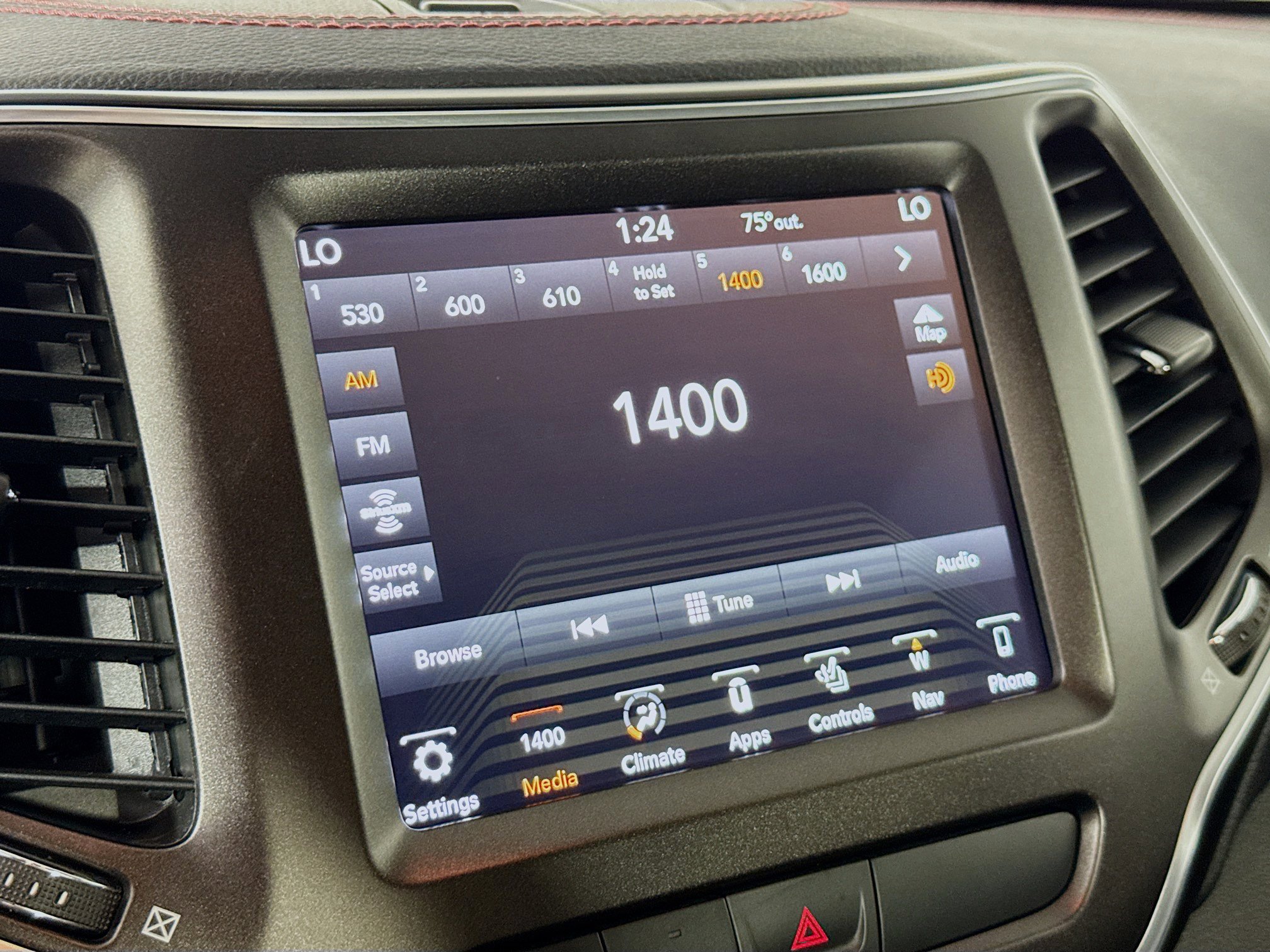 Used 2019 Jeep Cherokee Trailhawk w/ Comfort/Convenience Group AWD/4WD image 17