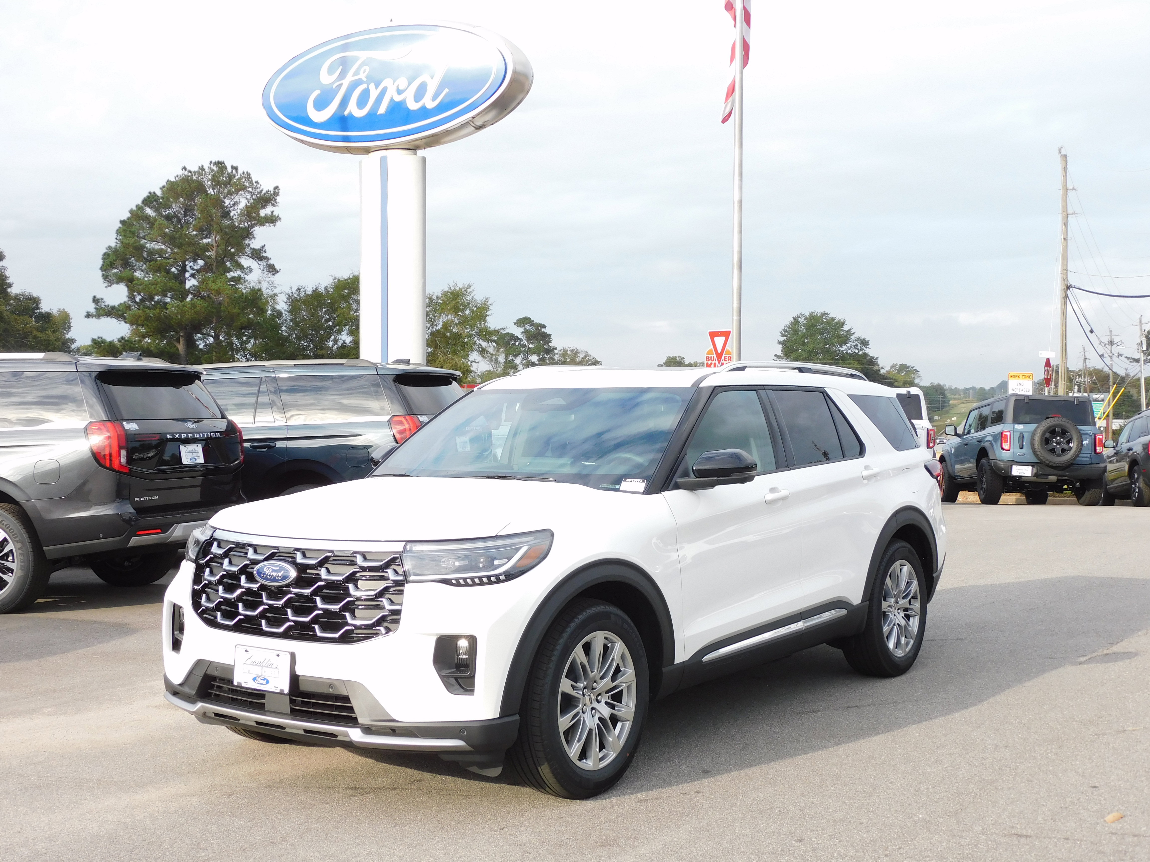 New 2025 Ford Explorer Platinum image 2