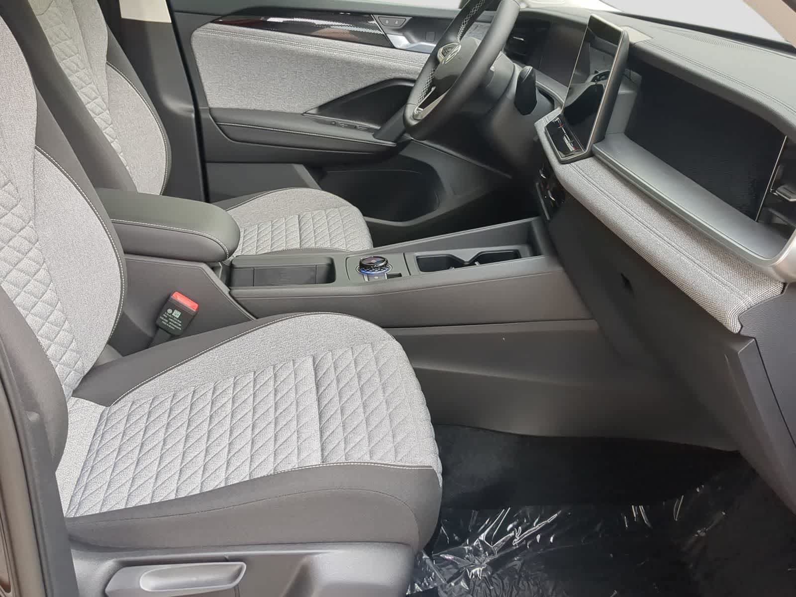 New 2025 Volkswagen Tiguan S FWD image 19
