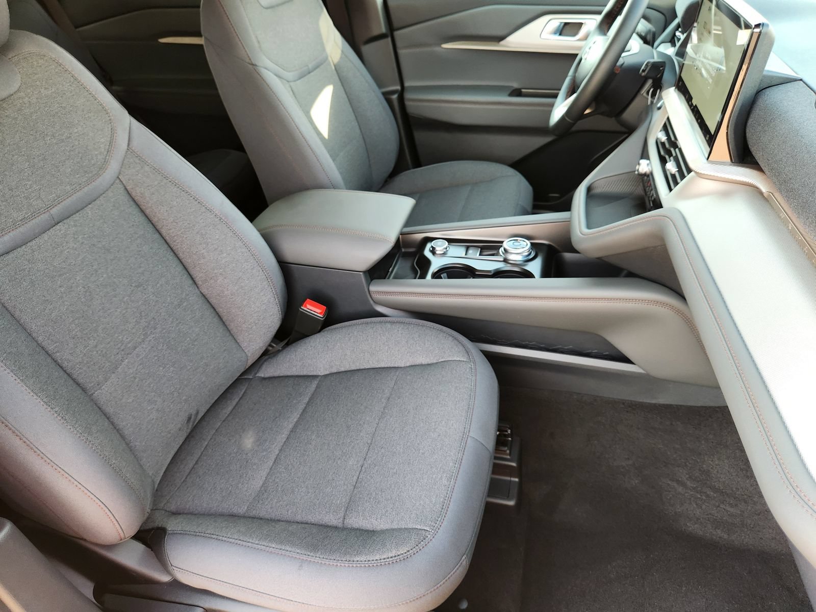 New 2026 Ford Explorer Active AWD/4WD image 15