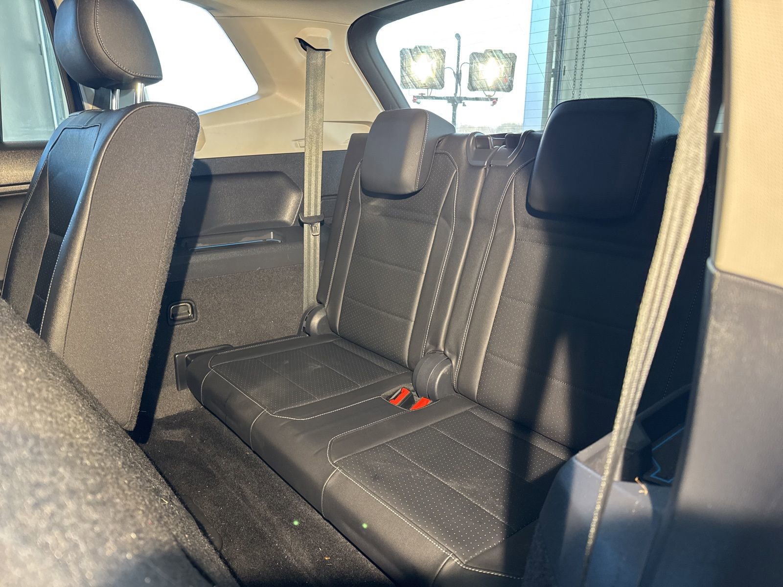 Used 2020 Volkswagen Tiguan SEL w/ 3rd Row Seat Package image 17