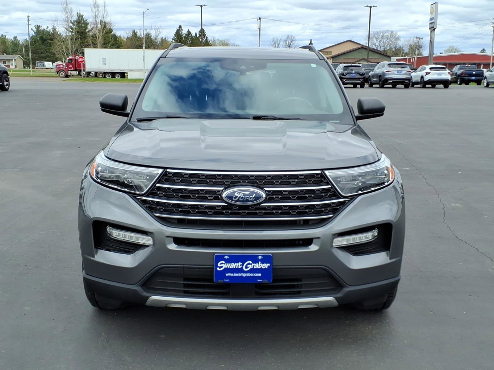 Used 2021 Ford Explorer XLT w/ Equipment Group 202A AWD/4WD image 9