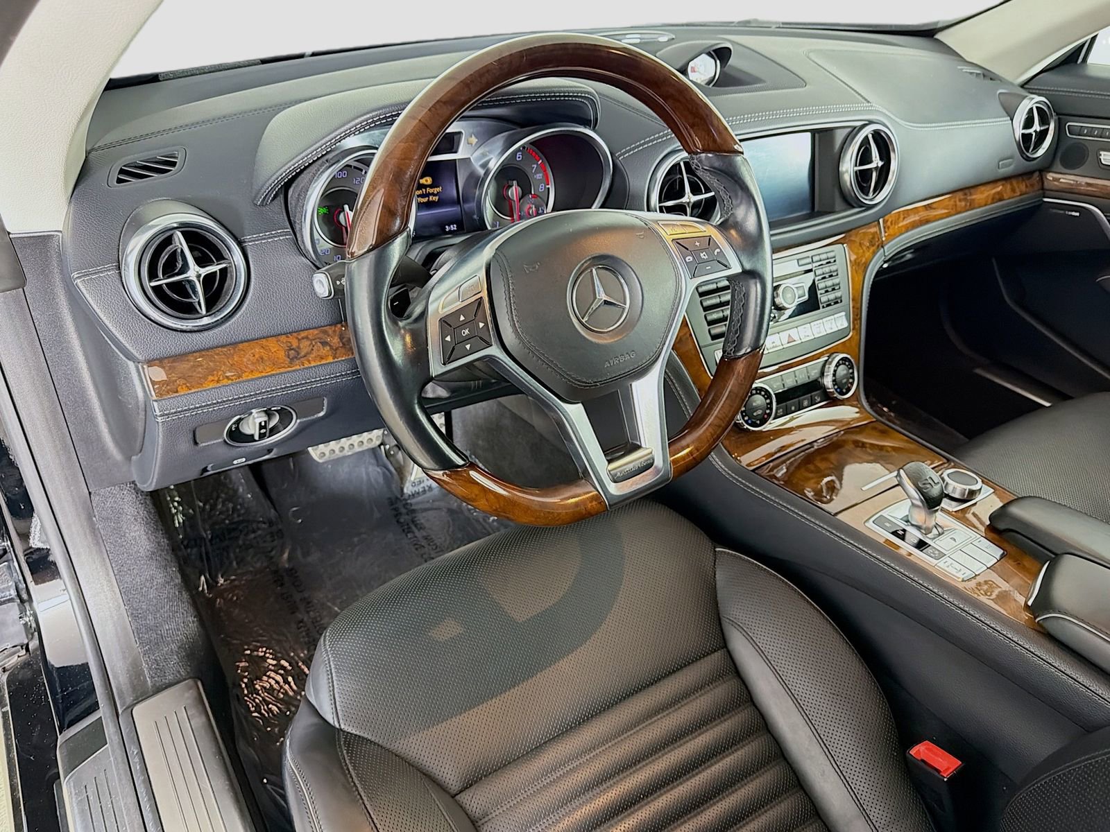 Used 2014 Mercedes-Benz SL 550 image 9